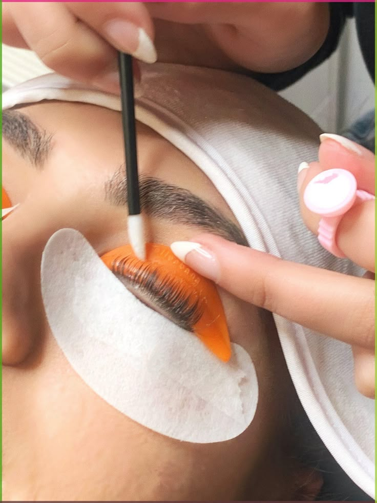 Eyelash Tinting at MiST
